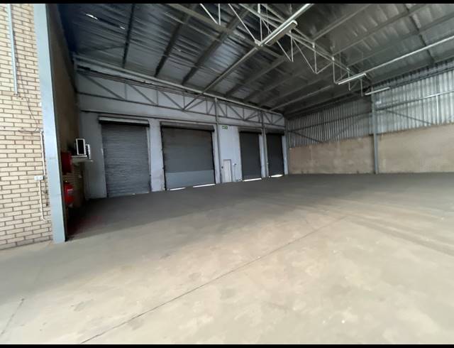 3,302M² OFFICE TO LET IN SPARTAN